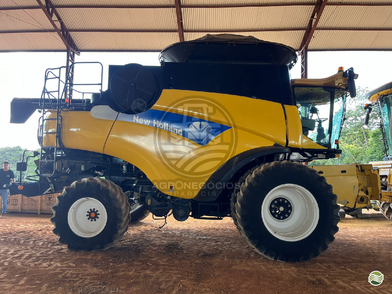 COLHEITADEIRA NEW HOLLAND CR 9060 Agronegócios Parecis CAMPO NOVO DO PARECIS MATO GROSSO MT